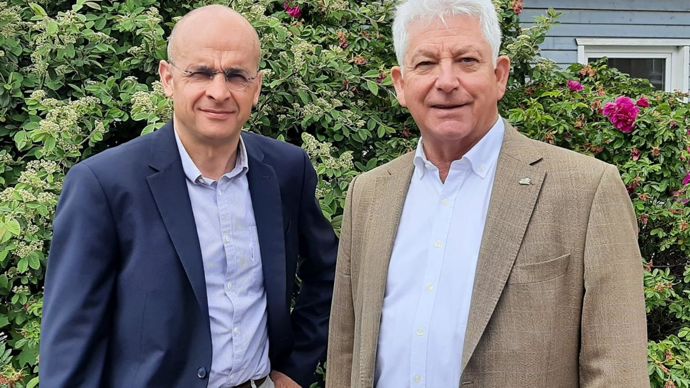 Guillaume de Castelbajac (à dr.) a passé le relais à Rémi Lefebvre, à la direction d’Asur Plant Breeding le 1er juillet. Rémi Lefebvre conserve ses responsabilités à la tête de la business unit grandes cultures du Réseau Deleplanque Saaten-Union.